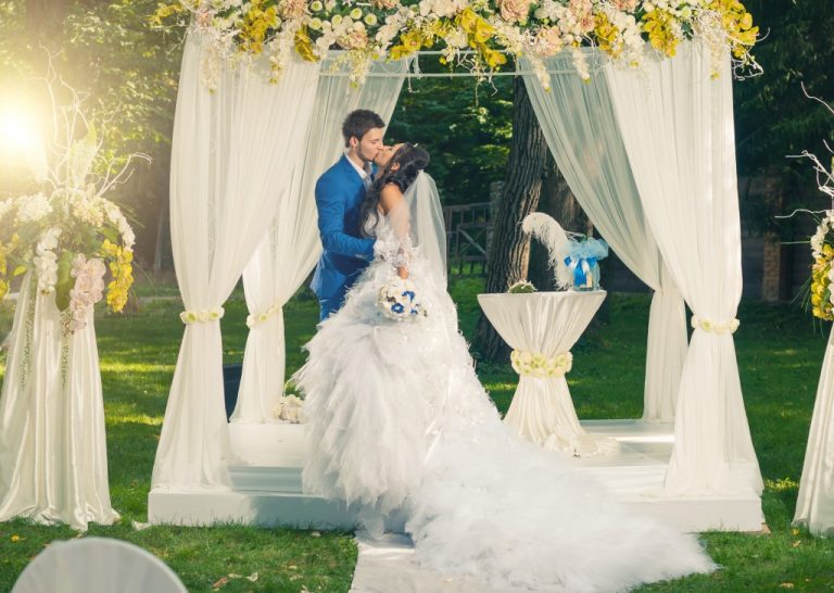 wedding photo groom and bride kissing