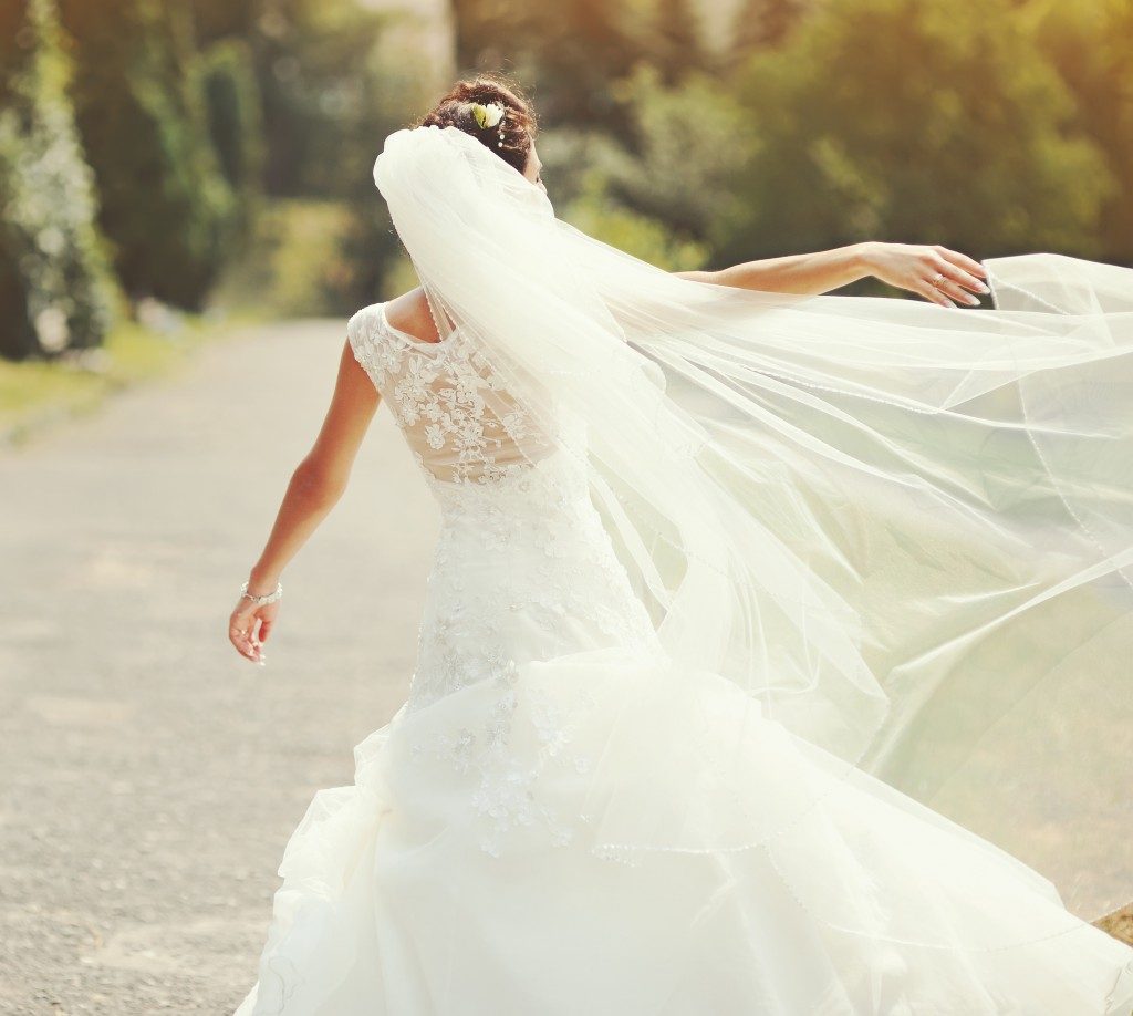 buying your wedding dress