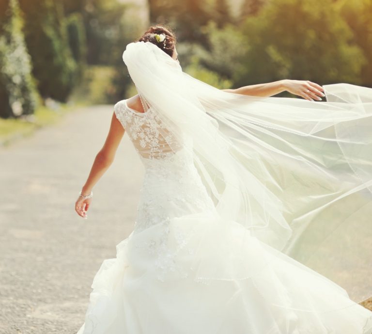 buying your wedding dress